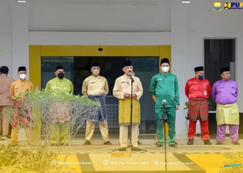 M. Fauzi Pimpin Upacara di Dinas PUPR Provinsi Jambi