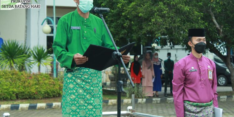 Sekda Batanghari Pembina Upacara HUT Provinsi Jambi ke-65