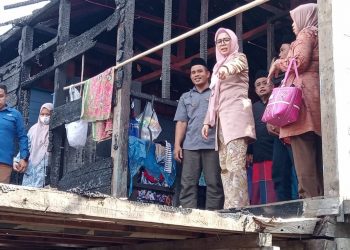 Tinjau Rumah Korban Kebakaran, Zulva Fadhil: Semoga Bantuan Ini Dapat Bermanfaat