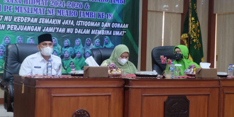 Bupati Masnah Menyaksikan Langsung Pelantikan PC Muslimat NU Muaro Jambi 2021-2026