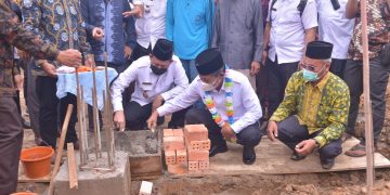 Wabup Muaro Jambi Hadiri Peletakkan Batu Pertama Masjid Baitussalam