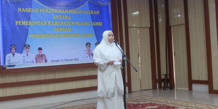 Bupati Masnah Tandatangani Naskah Perjanjian Hibah Daerah