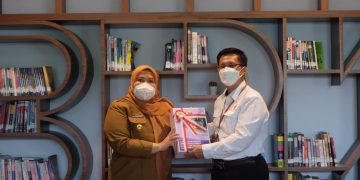 Bupati Masnah Busro Menyerahkan Laporan Keuangan Pemerintah Daerah