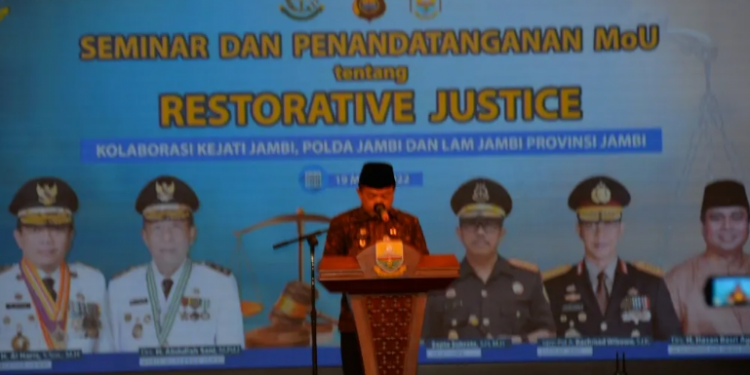 Gubernur Al Haris Apresiasi LAM Selesaikan Masalah dengan Hukum Adat