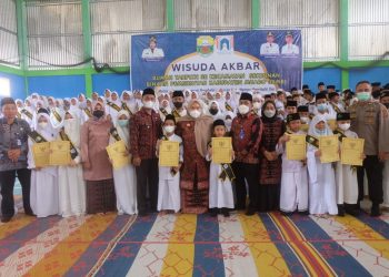 Bupati Muaro Jambi Menghadiri Wisuda Hafidz Quran