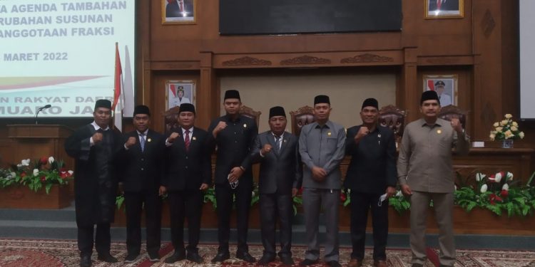 Ketua DPRD Muaro Jambi Melantik Ketua dan pengurus BK