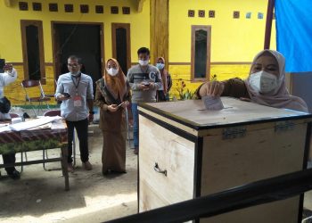 Bupati Masnah Busro Tinjau Langsung Kegiatan Pilkades Serentak Tahun 2022