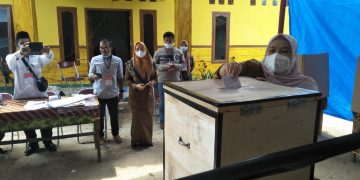 Bupati Masnah Busro Tinjau Langsung Kegiatan Pilkades Serentak Tahun 2022