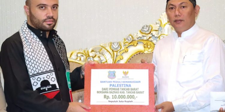 Wabup Hairan Serahkan Bantuan Kemanusiaan Pemkab Tanjab Barat dan BAZNAS untuk Palestina