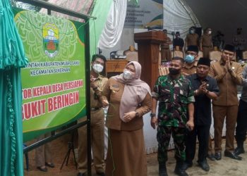 Bupati Masnah Resmikan Desa Persiapan dan Lantik PJ Kades Bukit Beringin