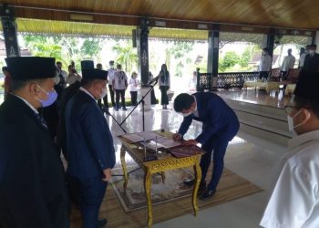 Bupati Batanghari Kembali Lantik 4 ASN di Lingkup Pemkab Batanghari