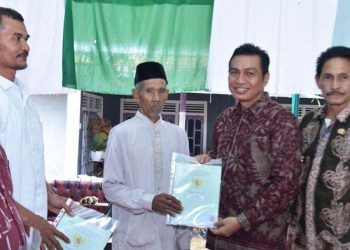 Bupati Fadhil Arief Bagikan Secara Simbolis 603 Serifikat Tanah Kepada Warga Bungku