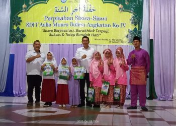 Bupati Batanghari Hadiri Acara Perpisahan SDIT Muara Bulian