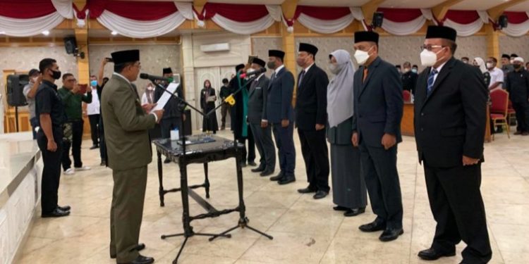 Bupati Anwar Sadat Lantik 6 Pejabat Eselon II di Lingkup Pemkab Tanjab Barat