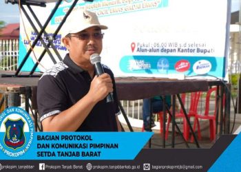 Bupati Tanjab Barat Serahkan Secara Simbolis Tabungan Junior Program KEJAR BSI