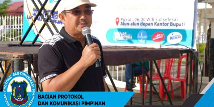 Bupati Tanjab Barat Serahkan Secara Simbolis Tabungan Junior Program KEJAR BSI