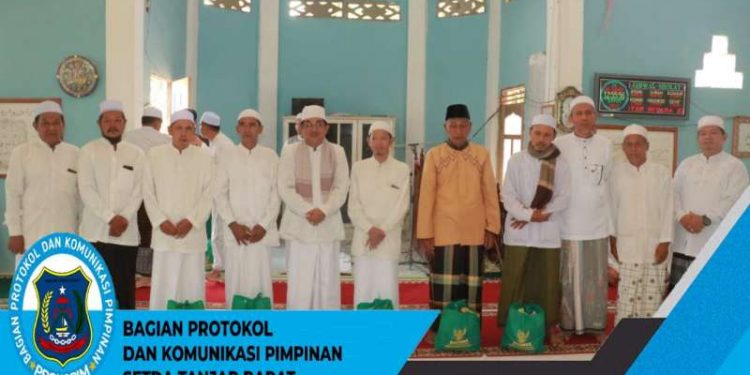 Bupati Tanjab Barat Safari Jumat di Masjid Baiturrahman Desa Bunga Tanjung