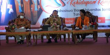 Gubernur Al Haris Motivasi Mahasiswa Unja Hadapi Era 4.0