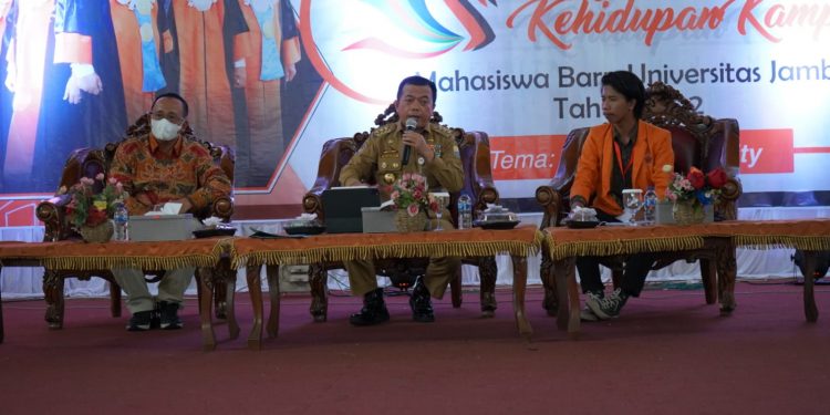 Gubernur Al Haris Motivasi Mahasiswa Unja Hadapi Era 4.0