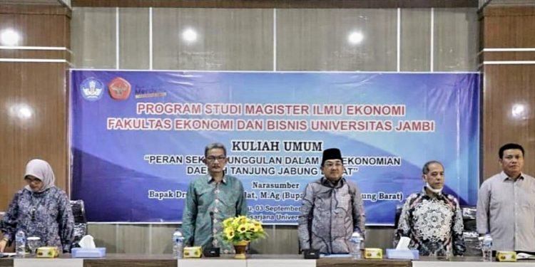 Beri Kuliah di Unja, Bupati Anwar Sadat Sampaikan Komoditas Unggulan Tanjab Barat