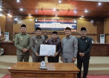 Bupati Tanjab Barat Hadiri Rapurna DPRD dalam Rangka Penetapan PROPEMPERDA Tahun 2023