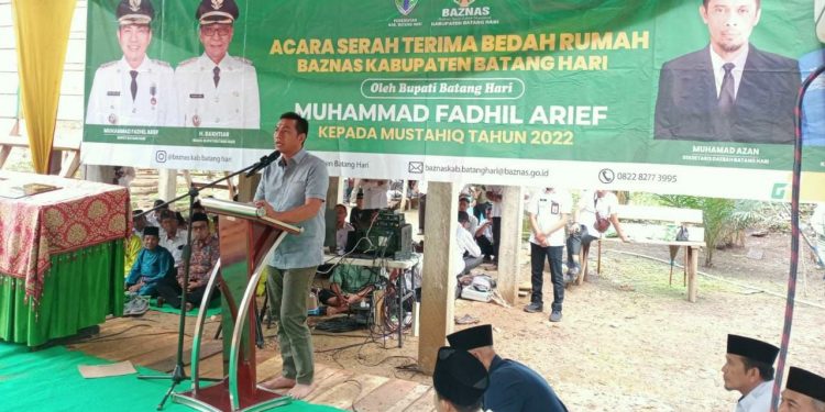Bupati Fadhil Arief Hadiri Peresmian Program Bedah Rumah Baznas di Muara Tembesi