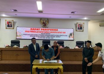 Bupati Batanghari Hadiri Rapat Paripurna Persetujuan Perubahan APBD TA 2022