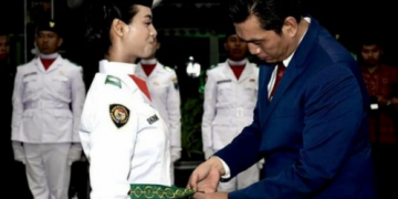 Bupati MFA Kukuhkan Petugas Pengibar Bendera Merah Putih