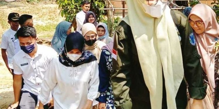 Ketua TP-PKK Batanghari Sambangi Rumah Korban Kebakaran di Bulian Baru