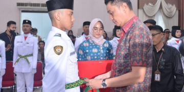 Pj Bupati Kukuhkan Paskibraka Kabupaten Muaro Jambi Tahun 2022