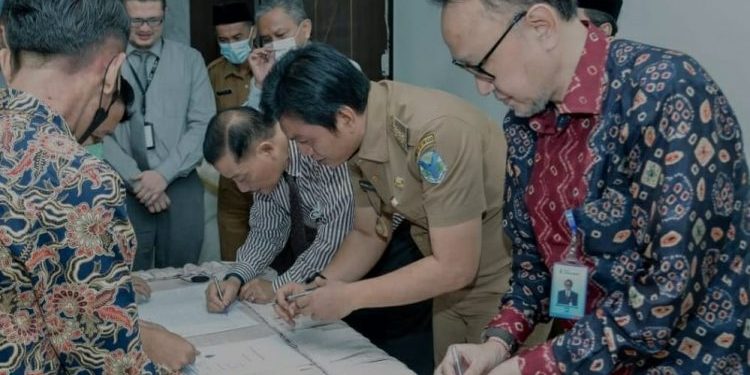 Bupati Fadhil Arief Tanda Tangani Pinjaman Daerah Batanghari
