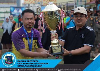 Bupati Tanjab Barat Secara Resmi Tutup Turnamen Sepak Bola Bupati Cup Tahun 2022