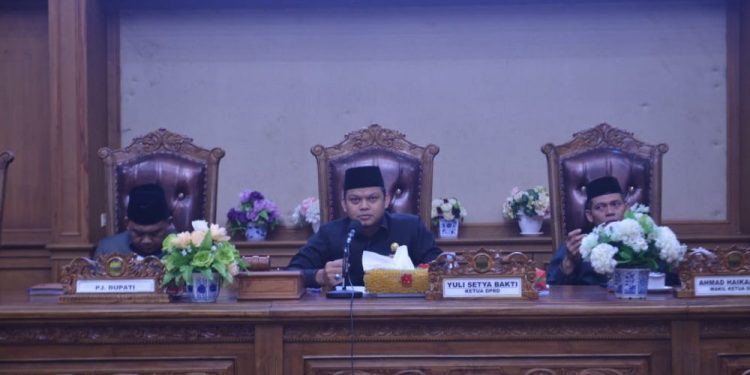 Dewan Sampaikan Hasil Reses melalui Paripurna DPRD Muaro Jambi