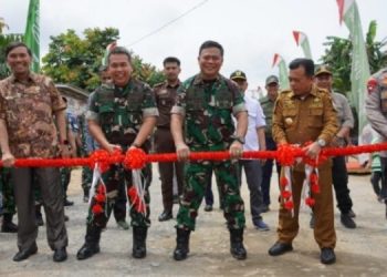 Gubernur Al Haris Hadiri Penutupan Karya Bhakti TNI Korem 042/GP di Desa Kilangan