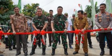 Gubernur Al Haris Hadiri Penutupan Karya Bhakti TNI Korem 042/GP di Desa Kilangan