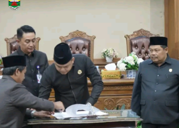 Ketua DPRD Muaro Jambi Yuli Setia Bakti Pimpin Rapat Paripurna