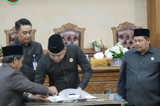 Ketua DPRD Muaro Jambi Yuli Setia Bakti Pimpin Rapat Paripurna