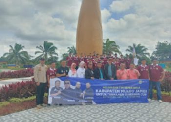 Pj Bupati Bachyuni Melepas Secara Langsung Team Sepak Bola Muaro Jambi