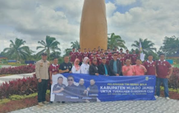 Pj Bupati Bachyuni Melepas Secara Langsung Team Sepak Bola Muaro Jambi