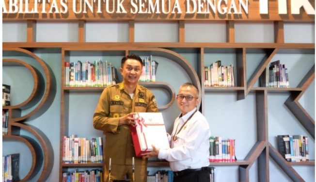 Pj Bupati Muaro Jambi Bachyuni Serahkan LKPD Tahun 2023 ke BPK Perwakilan Provinsi Jambi