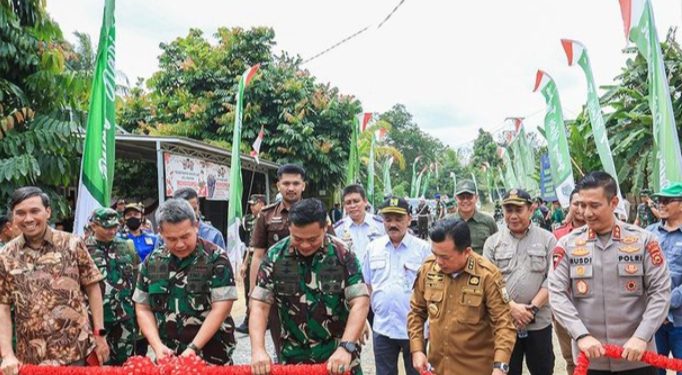 Kadis PUPR M.Fauzi Hadiri Penutupan Kegiatan Karya Bhakti TNI Korem 042/Gapu