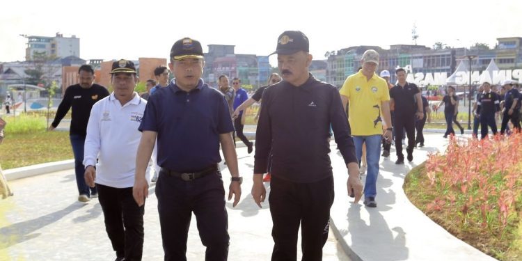 Kadis PUPR Jambi Bersama Gubernur Ikuti Senam dan Gotong Royong di Taman Putri Pinang Masak