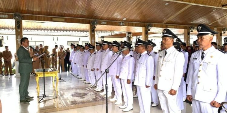 Bupati Batanghari Fadhil Arief Lantik 37 Kades Terpilih