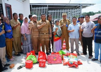 Pemkab Muaro Jambi Berikan Bantuan Kepada Korban Angin Puting Beliung di Jaluko