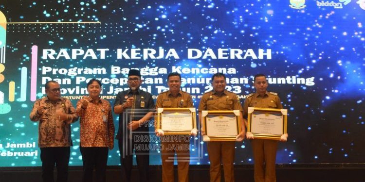 Pemkab Muaro Jambi Terima Penghargaan Terbaik II dalam Upaya Menurunkan Stunting di Provinsi Jambi