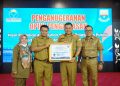 Pemkab Muaro Jambi Terima Penghargaan Predikat Kepatuhan Standar Pelayanan Publik Tahun 2022