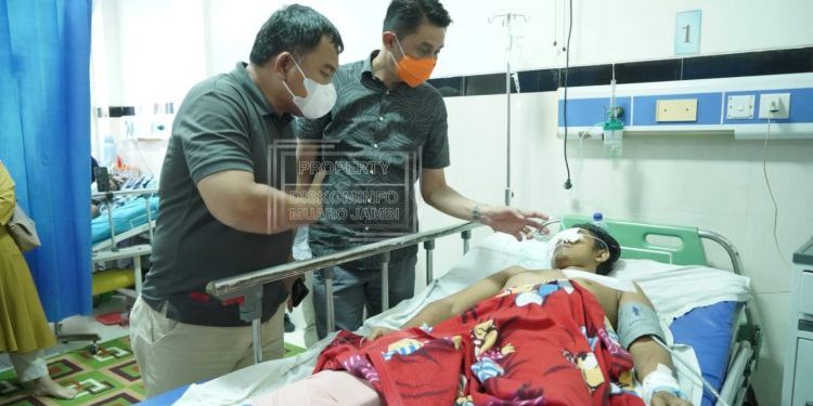 Pj. Bupati Bachyuni Bersama Sekda Jenguk Warga Suka Damai di Serang Beruang