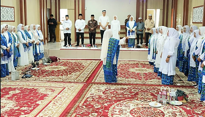 PJ Bupati Muaro Jambi dan Ketua TP PKK Hadiri Pengajian BKMT