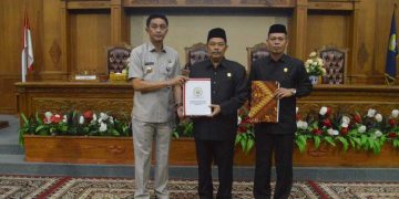 Pj Bupati Bahcyuni Hadiri Rapat Paripurna Tentang Penyampaian Secara Resmi Rancangan Peraturan Daerah