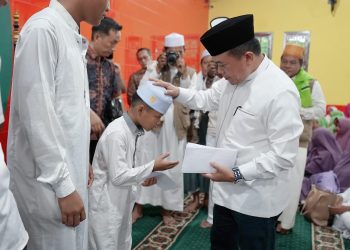 Hadiri Isra’ Mi’raj Di Masjid Cheng Hoo, Al Haris Beri Bantuan Kepada Anak Yatim dan Kaum Dhuafa